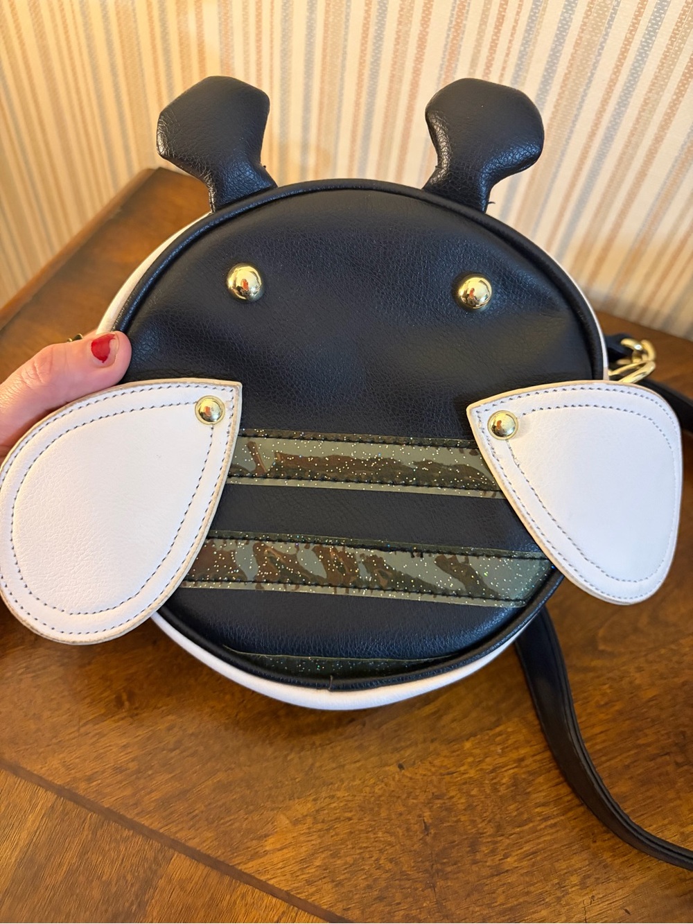 Luv Betsey Johnson Bumble Bee crossbody Purse - Picture 2 of 5
